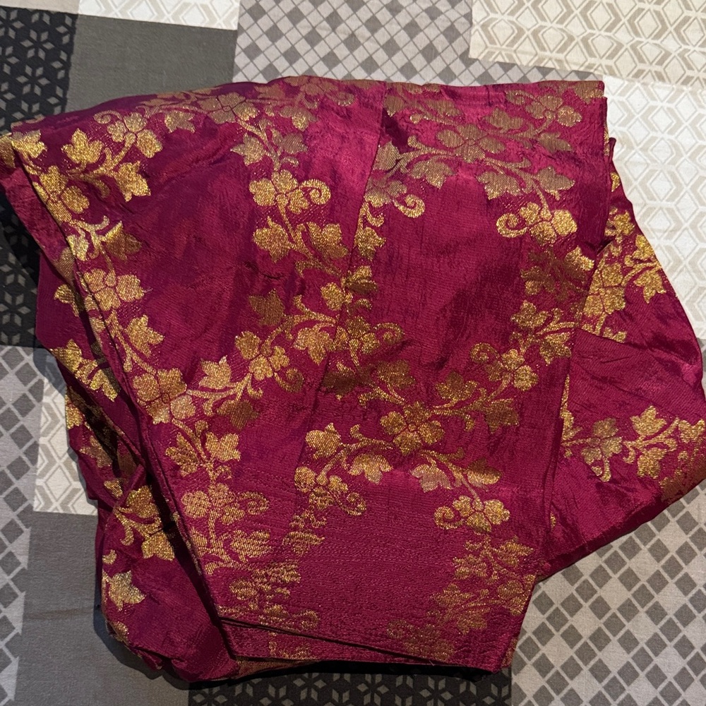 Elegant Floral Patterned Fabric